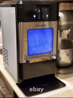 FRIGIDAIRE Countertop Ice Maker Nugget Style Machine Chewable Silver 44 lbs New